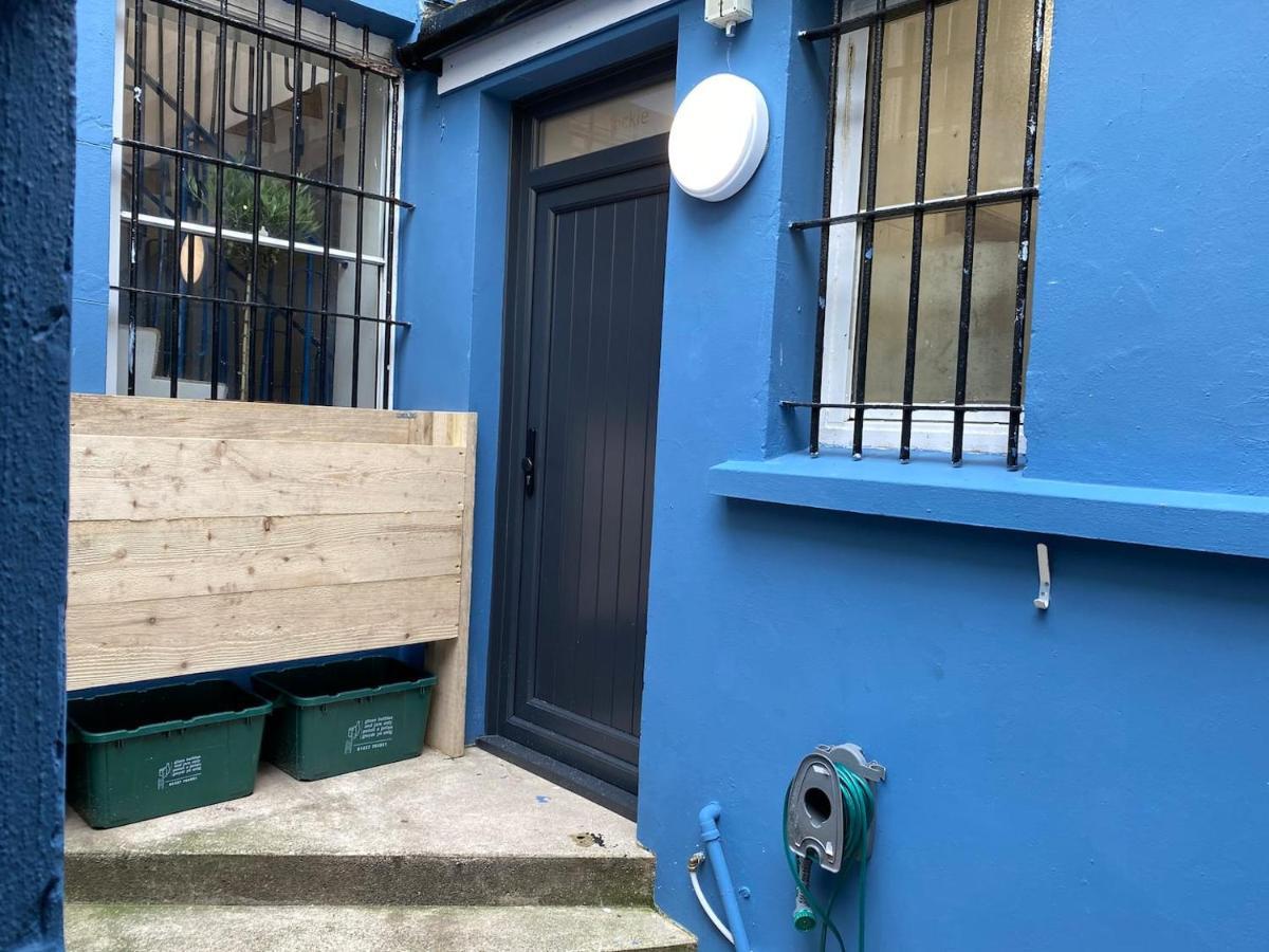 Central Tenby Private Pad - View Of High Street Apartment Exterior photo